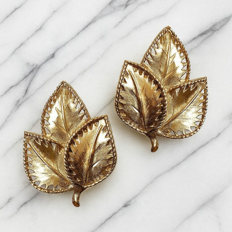Boucles d’Oreilles Clips Vintage BUTLER & WILSON Feuille E3169